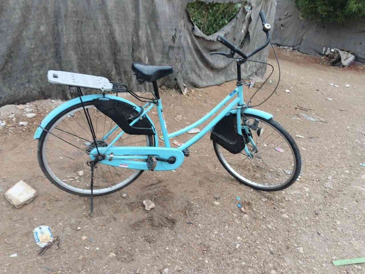 سلام عليكم لايشكل للبيع حجم ٢٦ البايسكل كامل ونضيف زوج تايرات جدد موديل ٢٠١٤ مرتب الخاص مفتوح اتصال على الرقم ***********
