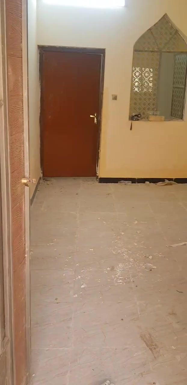 دار للايجار الشرقيه قرب شارع الجمعه  غرفه صاله مطبخ صحيات للاستفسار ***********
