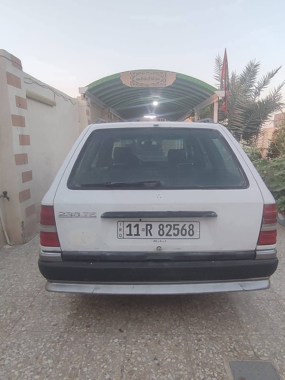 ياالله يامحمد ياعلي
السلام عليكم ورحمه الله وبركاته 

للبيع مرسيدس 

نوع دب استيشن

موديل 1988

رقم بغداد بسمي 

محرك وكير محور بطه 

حداديه جديده 

صندوق شفط

سياره جاهزه من كلشي خير من الله 
مكان السياره بغداد 

سعر أتصل وتدلل

رقم الهاتف ***********
