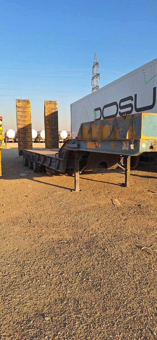 لؤدر الماني منفس ٣ دينكل طيارات ١٧.٥ مكفول كفالة عامه عرض ٢.٥٠ طول ٧.٨٠ طول الكامله ١١.٨٠ م سعر ١٤٠$ مجال *********** ***********
