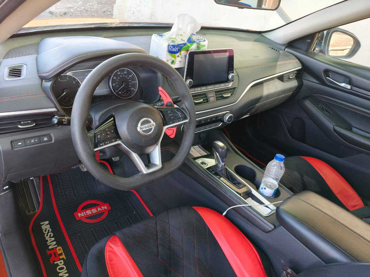 نيسان التيما موديل 2021 مواصفات SR وارد امريكي  بدون دواخل  راديترات كله بلادي نصبه احله من الصور .
محرك كير صدر تبريد كهربائيات كله بلادي اي عطل ماكو واي نقص ماكو بل سياره 
محرك 2500
بصمه تشغيل وابواب وجنطه
تشغيل عن بعد 
رادار امامي (تحديد مسار .توقف داتي 
رادار خلفي ( 
رادارات جانبيه ( تحديد النقاط العمياء )
هيتر كشتات
كشن السائق كهربائي 
فتحه سقف لمس
شاشه لمس 
كامره خلفيه 
حساسات خلفي
فول تحكمات ستيرن
كروز مثبت سرعه
لايت زينون عدسه بلادي
لايت Led نهاري
منافذ usp/ tip-c
4 دسكات/ Abs
وبيها كاربون بانزين جديد
السياره جاهزه وجديده جداً مابيه اي نقص *********** (السعر142)  مستعجل على بيعتها
