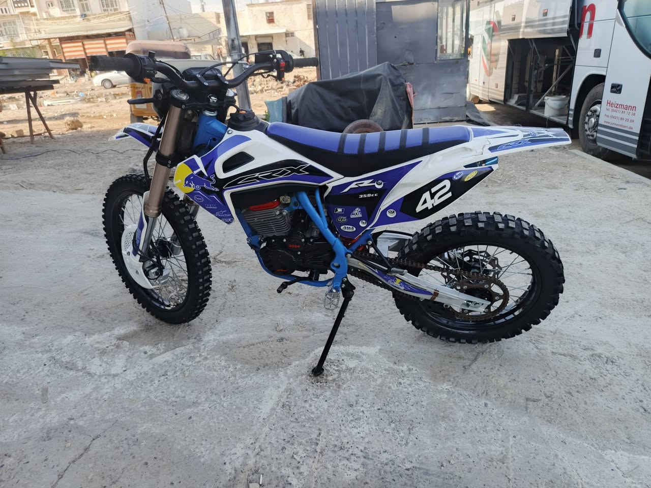 سلام عليكم لبيع قفاز سي ارا اكس زيرو كفاله عامه مديل 2024دراجه جديده بمعنه الكلمه سعر مليون و550وبي مجال مكاني ديالى بعقوبة/***********
