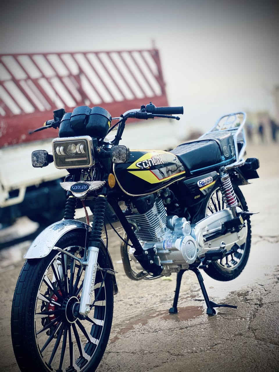 سلام عليكم دراجة سيفان 25 نضيفة لدراجة ما متعوبة مثل لبصورة سويچات وبصمات ثنين دراجة كلشي بيهة شغال لمكان ديالى كنعان للتصال او لستفسار ***********
