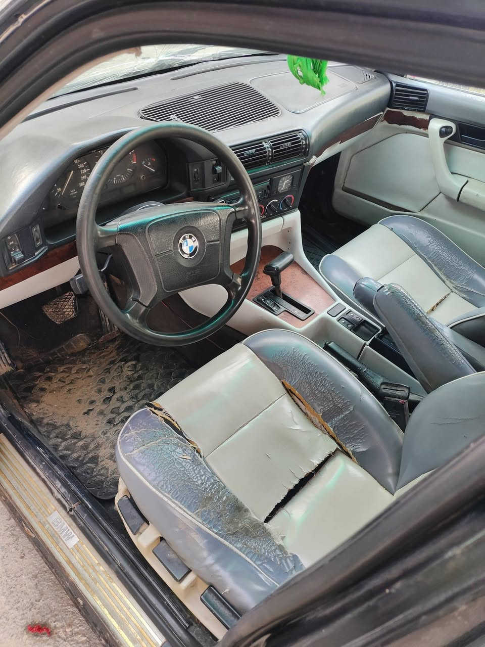 سلام علیکم سیارە مال بیت Bmw مودیل1993 
525کبس رقم اربیل سنویە منتهی شرط تحویل فول مواسفات بس گیر بي عته بالثاني والكشنات يرادلهن دوشمه سلایت اربع جام کهربائی قفل مرکزی تبرید شغال داخلە حیل نضیف سیارە حلو گیر محرک اکسل شاصی صدر امامی خلفی كلە ابشرط تخم تایر ویل جدید كهربایات كله ابشرط لاضربه لا خایس بس بی طخه بالدعاميه الامامي  ب فقط سعر62وبی مجال للشرای اذا شرای تعال خاص او خابرعل  رقم تدلل***********عنوان بابل
