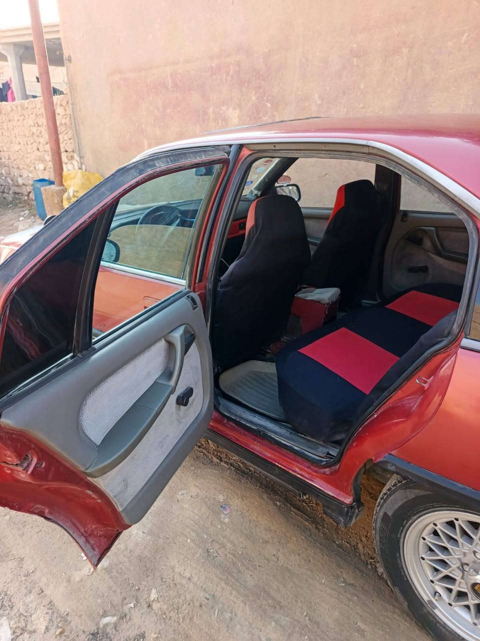 السلام عليكم اوميكا للبيع محرك 20 موديل 89 السعر خاص او الاتصال على الرقم ***********
