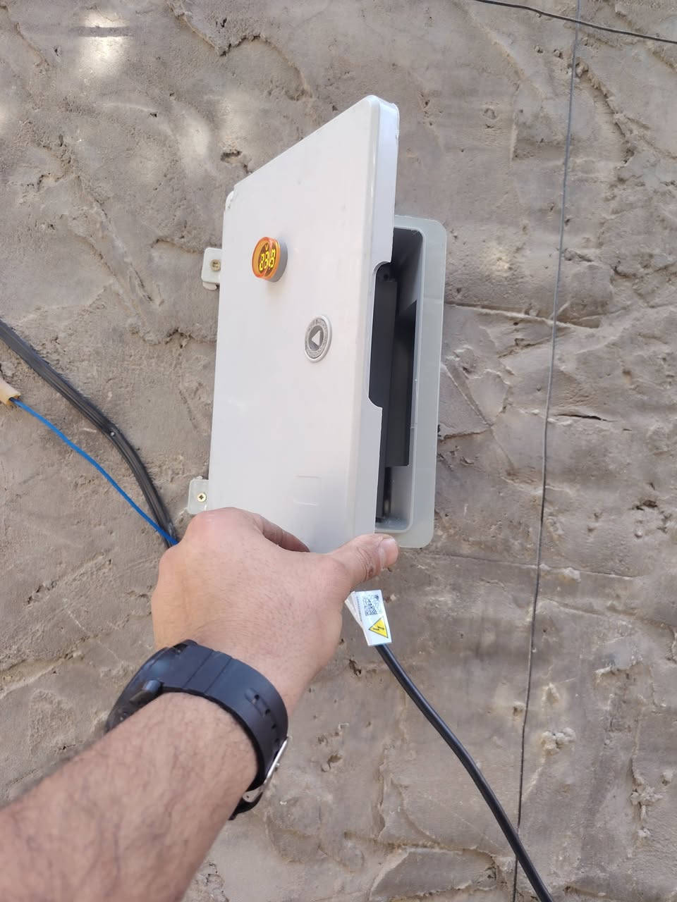 سلام عليكم  تم عمل بورد الى احد الاخوه في منطقه 14تموز ساحه عدن
نظام ايرث وقفل فولتيه وتحكم امبيريه 
*********** واتساب مكاني بغداد
