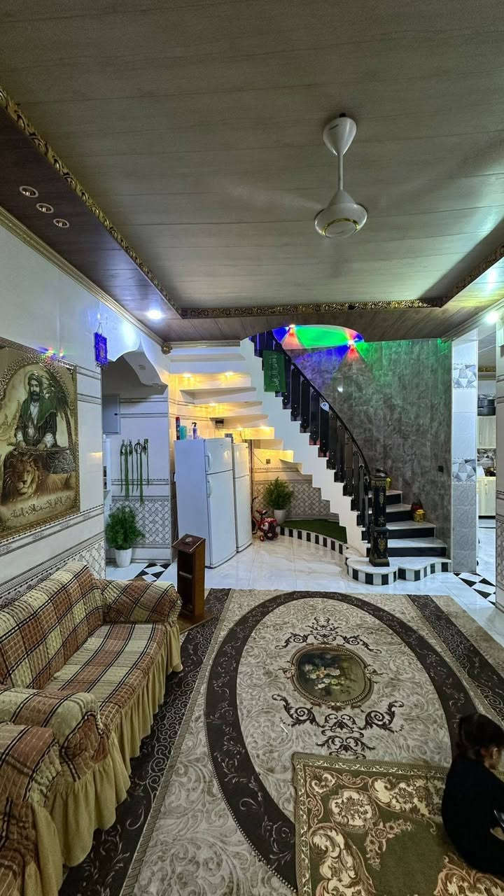السلام عليكم ورحمة الله وبركاته 
بيت للبيع المساحه ٢٠٠ م طابقين بناء كونكريت ورفت الطابق الأول استقبال ومطبخ حار وبارد وصالة وغرف عدد ٢ مناور عدد ٢ ومجمع صحي عدد ٢ داخلي وخارجي وكراج سيارة 
الطابق الثاني 
غرف عدد ٣ مجمع صحي عدد ٢ وصالة 
البيت حديث بناء درجة اولى ٢٠٢٤ 
علما ان البيت مطلوب اسكان ٤٥ مليون.. العنوان حي الانصار خلف جامع الإمام الرضا ع
الاتصال على الارقام... واتساب موجود 
***********
***********
