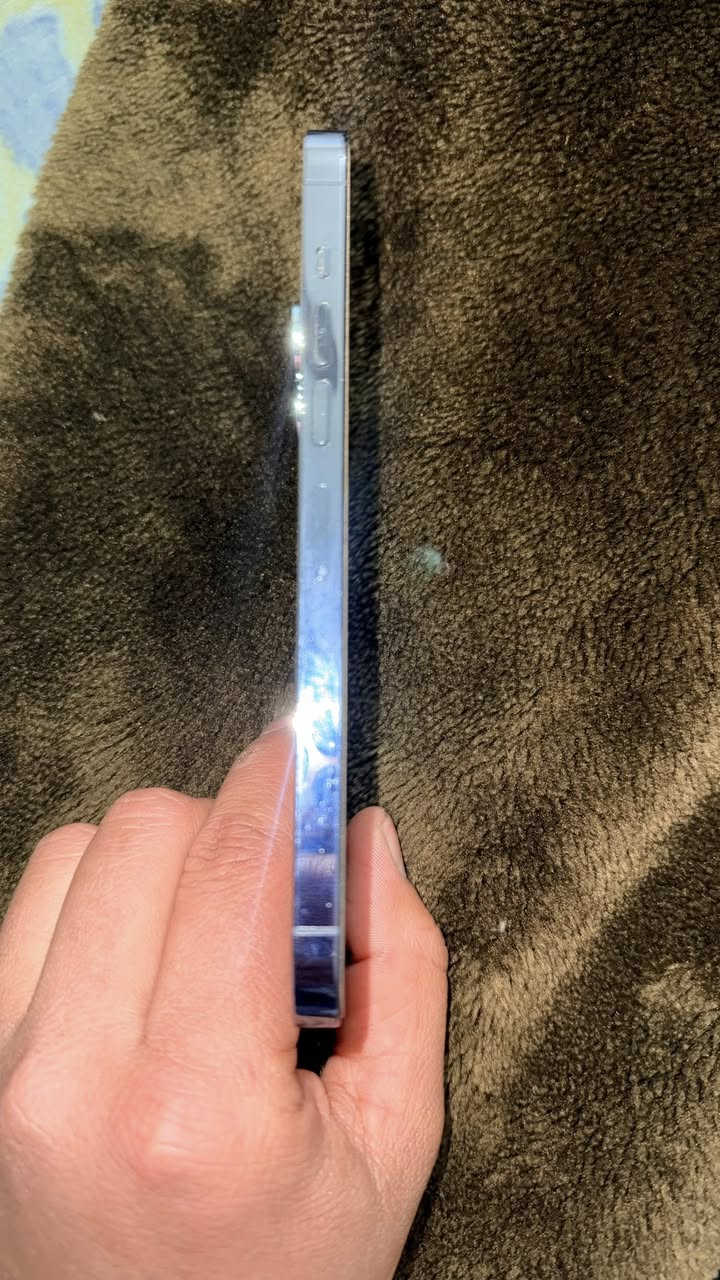 آيفون 13 برو ماكس (iPhone 13 Pro Max) نظيف جداً للبيع
• اللون: (بحري )
• الذاكرة: (512)
• نسبة البطارية: (90)
• الحالة العامة: الجهاز بلادي
• المرفقات:غراضه كامله  
• السعر: (780)او (بي مجال للطيبين).
• المكان: (الفلوجه ).
• للتواصل: (***********).
