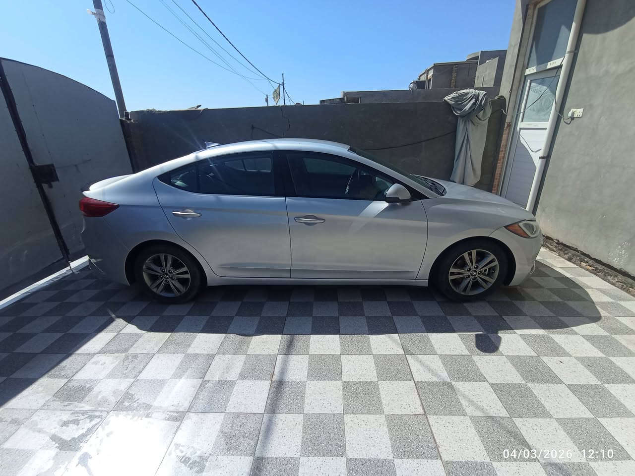 الانترا 2017 امريكي رقم بابل  حادثة فقط شبر من البنيد السعر 127 وبيه مجال ماشية 190 الف *********** السونار مرفق ويه الصور مكانة بابل محاويل ناحية الأمام
