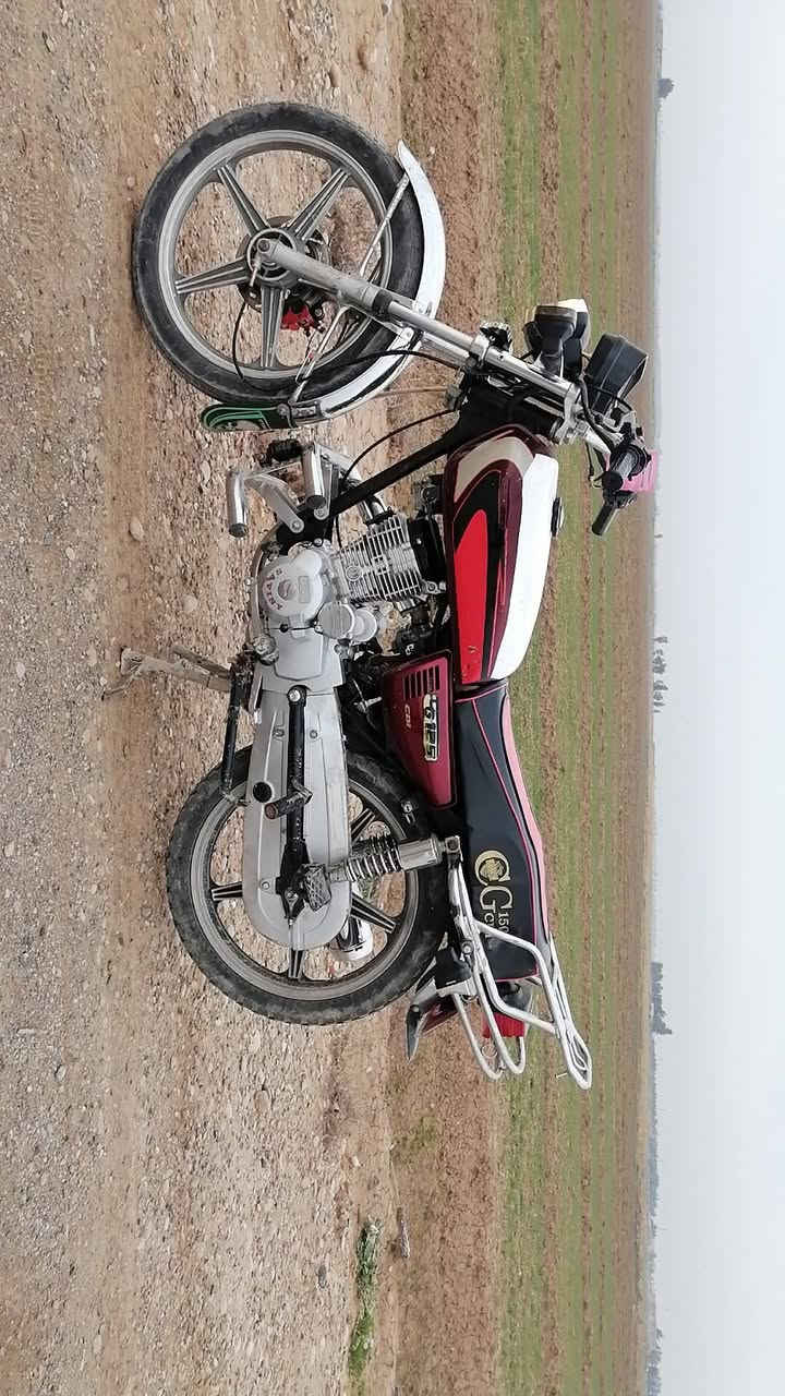 السلام عليكم دراجه سيفان موديل 19 اورق كاملة تيرات جدد مكينه خير من الله كهربائيت كلها شغاله لا تبخير لا تنقيص اتصال على هذا الرقم***********
