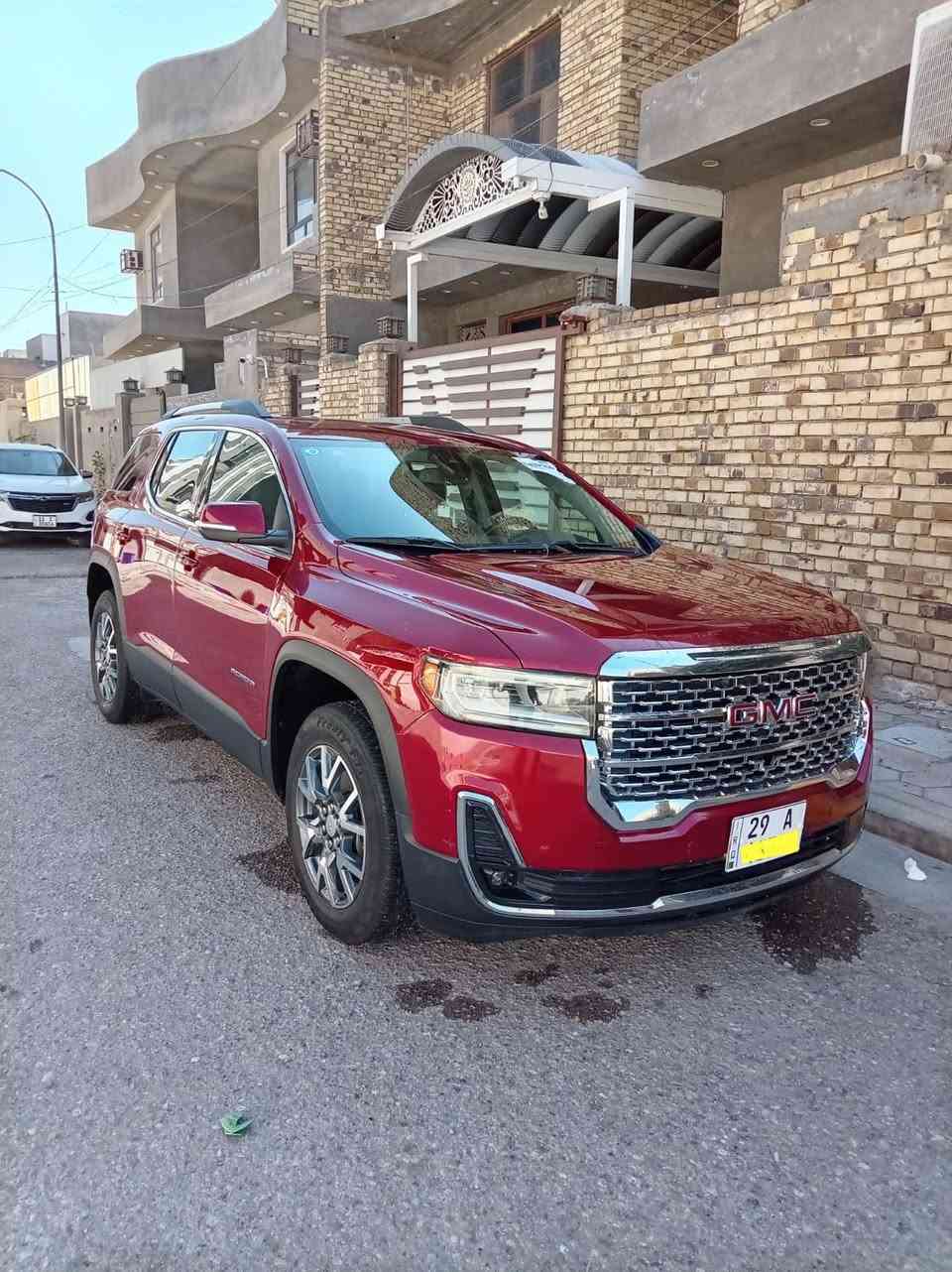 السلام عليكم اكاديا  موديل ٢٣ حادثها كما موضح بالصور ٤ سلندر  ٢٥٠٠ تيربو ٧ راكب كشناتها سياحيه رقم واسط مشروع وطني السياره ماشيه ٩٠ الف كيلو جنطه كهرباء رادار امامي جانبي كشنات جلد كشن  السائق كهرباء  سونار موجود السياره بالكوت مركز المدينه ***********
