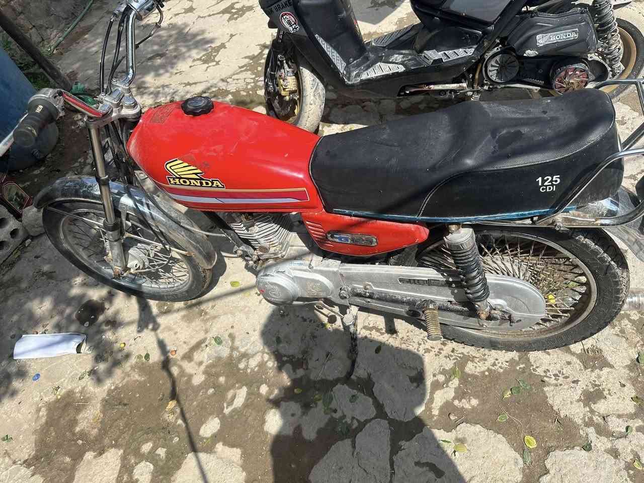 اربعه كير 200 قفل نقصه بس هندر  شغاله ابيعلك كوم حديد


**إذا كنت صاحب هذا الإعلان وتريد حذفه لأي سبب، رجاءا أرسل رسالة إلى الدعم الفني**