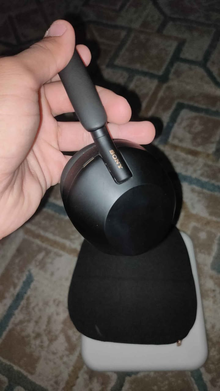 سماعة سوني xm5 اقوى عزل بالعالم و انقى صوت بالعالم نظيفة جداً ❤️ و بسعر ٢٨٠ و بيها مجال مكاني الشعب رقم *********** بغداد, العراق
