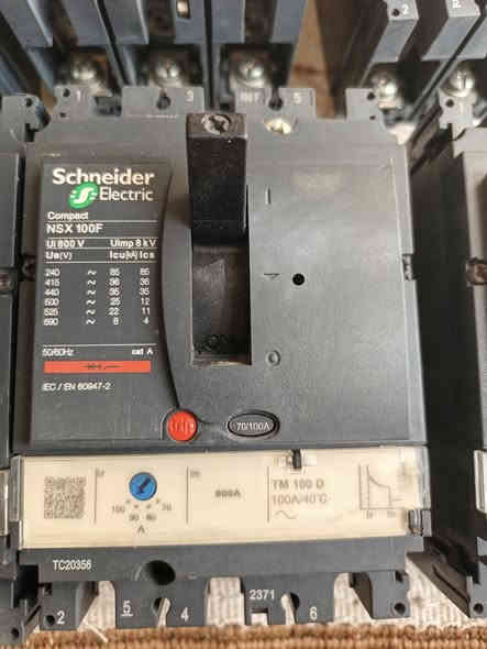 قاطع شنايدر 100A
عدد 32قطعه
***********
