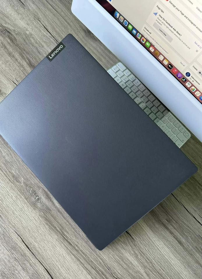 لابتوب Lenovo   الجيل العاشر سوبر سلم  للبيع
المعالج core i5 الجيل العاشر

رام 8 كيكا DDR4

هارد 256 كيكا SSD

كرت الشاشه Intel Uhd 630 

الشاشه حجم 15.6 انج ضد التوهج دقة fhd 1920x1080 

باتري ليثيوم 6 خلايا  شحن سريع 65 واط والباطرية ممتازة 

كامره دقة hd تحتوي قفل فتح وغلق الكامرة  

 منفذ  رام  وhdmi وباقي المنافذ   الحاسبه كلش نضيفه وحلوه

السعر325الف

رقمي ***********
