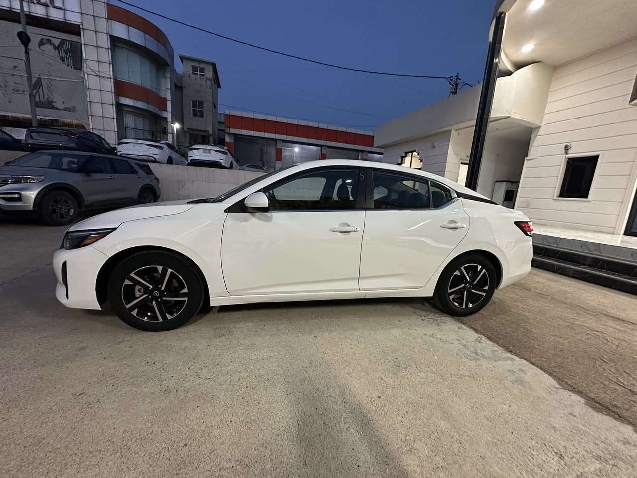Nissan Sentra Sv 2025.                                              
بيها بس بونت صبغ بدون ايرباك بشرط
ماشى ١٨٠٠٠ مايل
سعر ١٣٧$بيها مجال بسيط
عنوان :اربيل مدينة معارض 
***********
