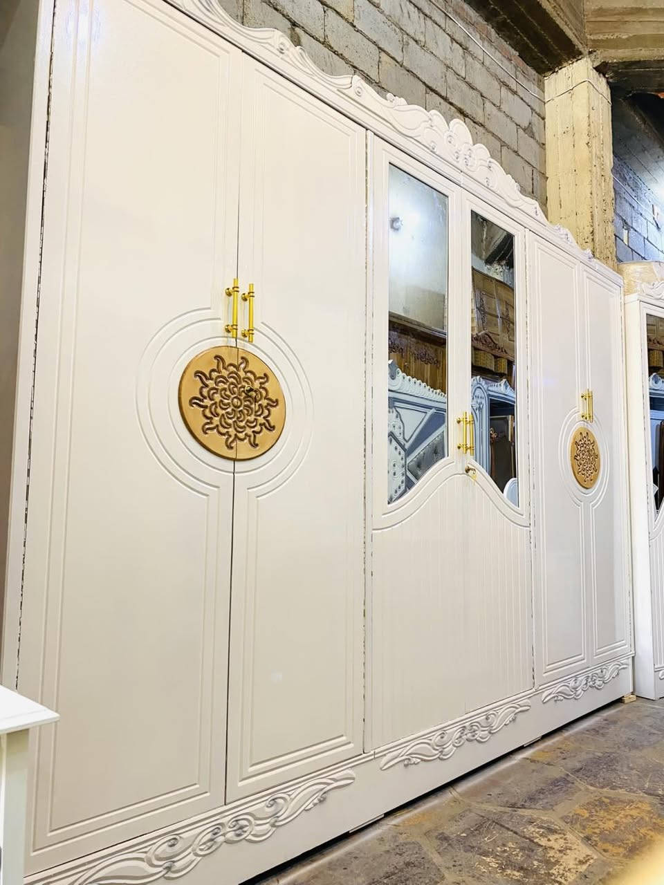 موديل جديد 🆕 وسعر مناسب 🔥جداً 

غرفه نوم نجاره عراقيه 8 قطع بسعار تنافسيه 
نوع الخشب كبس . وجه 6 ملم hdf. نقش cnc
                             داخل عادي 4 ملم 
         صبغ حراري (شذره)
مكونات الغرفه ؛
                     كنتور 6 باب 
                     زاويه 2 باب بارتفاع الكنتور 
                     ميز مرايه 
                     تاج جربايه 
                     كومدي جربايه تاج  عدد 2 
                     كومدي تلفاز 
                    طول الكنتور 3,20
                     ارتفاع الكنتور 240
                          ( يده سيبو )
      مع كل غرفه هديه 
توفر شازلونه حسب الطلب 
توفر خدمة شد ونقل 
لمعرفه التفاصيل التواصل مع الصفحه
او على

‏‭0771 335 3142‬

*********** 

#غرف #نوم #عراقيه #اسعار #مناسبه 
#عروض #رمضان #رمضان_مباركツ
