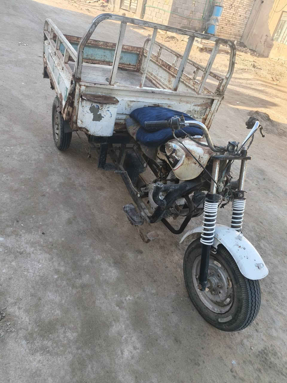 للبيع موديل ١٤ أوراق مكان سوق الشيوخ
سعر ٨٠٠ بيها مجال قليل 
 شراي هذا رقمي ***********
