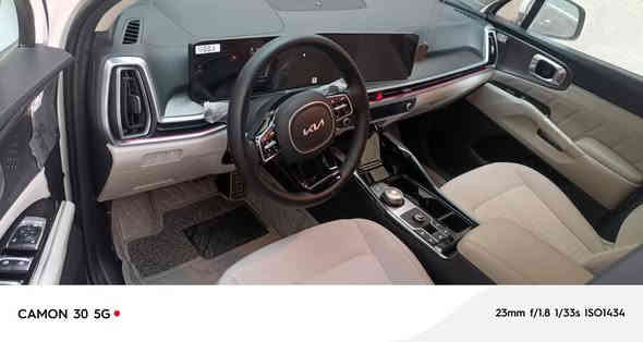 للبيع فقط سورنتو 24 كفاله عامه ويل 19 ماشيه 31 حجم المحرك 6سلندرضمان الشركة الدوليه السعر 320 وبيها مجال للتواصل على الرقم ***********
