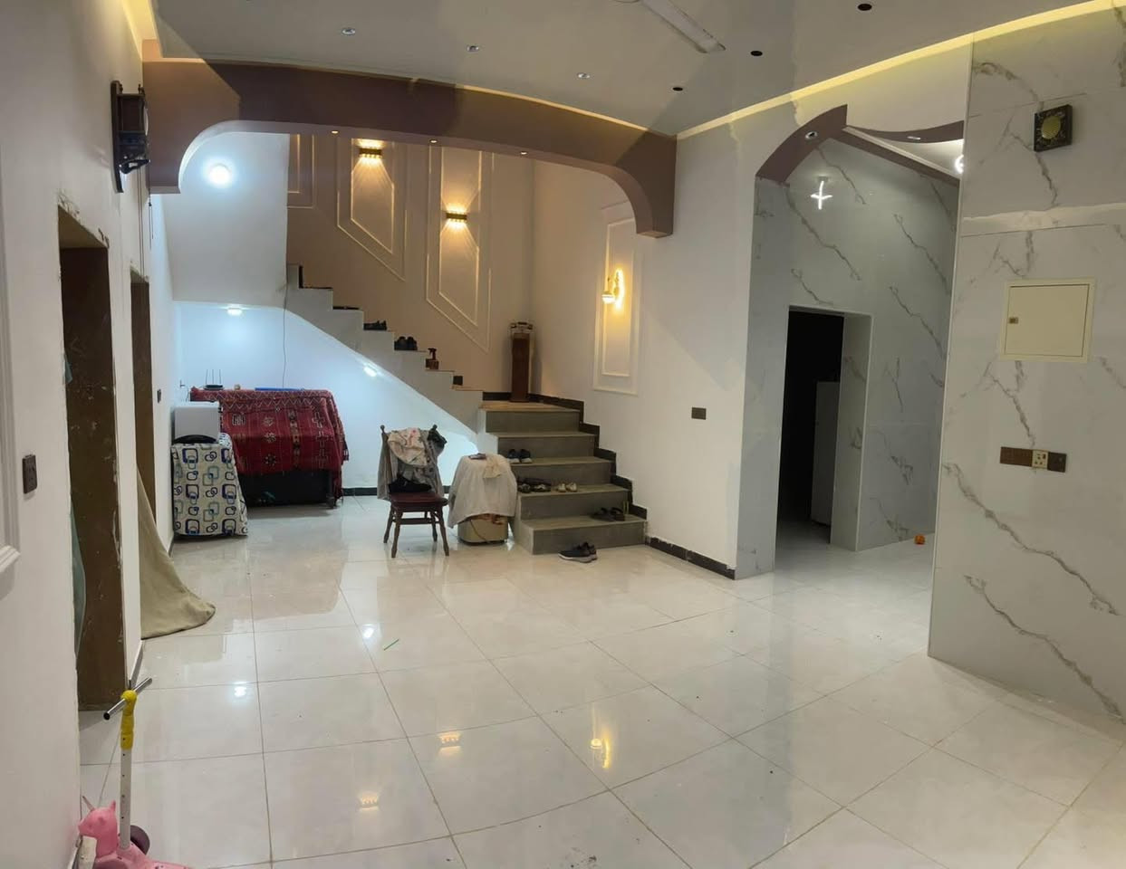 . دار للبيع حي النفط الزراعي جهة دكتور احمد مطر 

 المساحه (200) متر واجه 10 ونزال 20 سنة البناء 2025

بناء حديث  السقف اعكاده  طابق واحد 

غرفتين. وصاله واستقبال مطبخ ومجمع صحي داخلي وخارجي 

السعر (90) 

للاستفسار الاتصال ع الرقم (***********)
