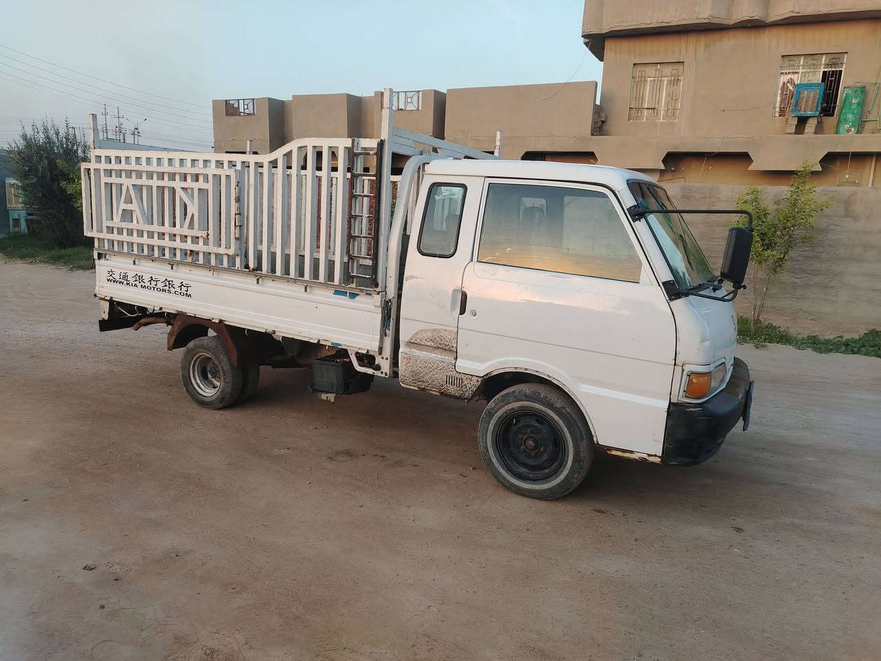 السلام عليكم ورحمة كيا حمل بغداد بنكو موديل ٩٦ مكان فلوجه السعر ٥٥ /***********
