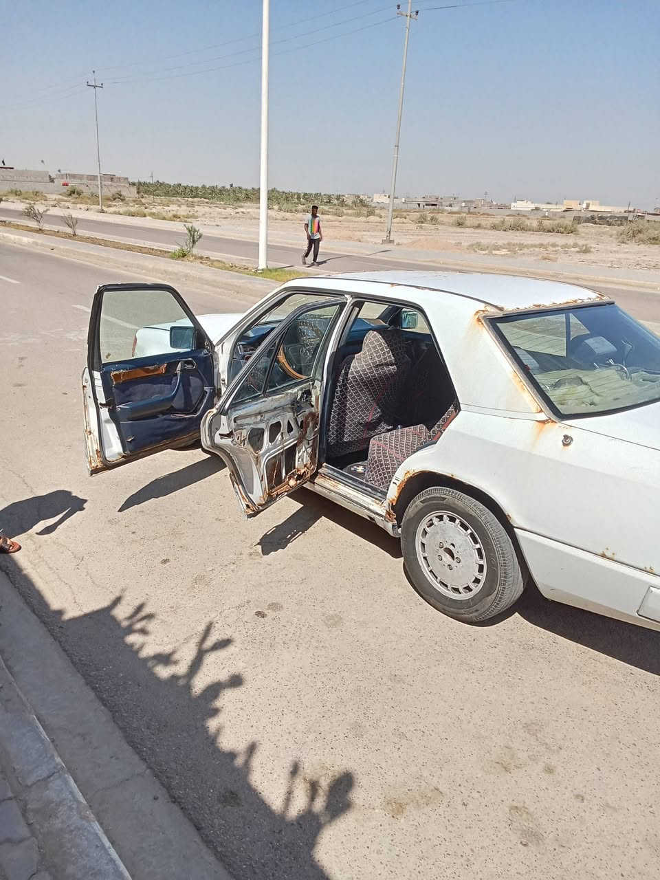 مارسدس دب للبيع موديل 86 محرك 2500 سنويه منتهيه رقم بغداد السعر 35$ وبيه مجال
اتصال ***********

