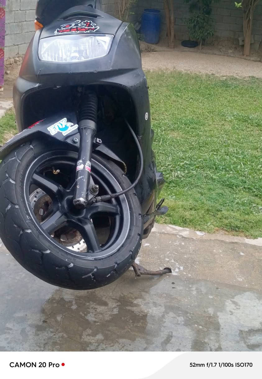 سلام عليكم دراجه سكنس ياباني دراجه كامله خير من الله متصرف عليهة لو ربع دراجه كبل لشارع سعر ٤٨٠ وبيهة مجال مكان ابو غريب قرب جسر ٤٠ *********** واتساب فقط
