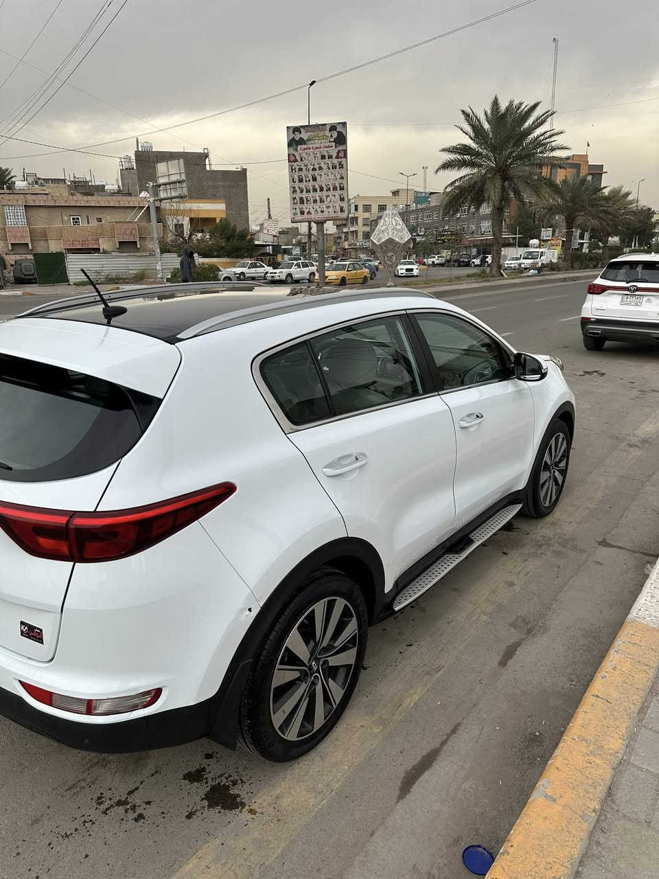 سلام عليكم
سبورتج موديل 2017 
سياره مكفوله من محرك كير حادث صبغ 
ماشيه 113 
سعر 182 بيه مجال 
تواصل اتصال فقط
***********
