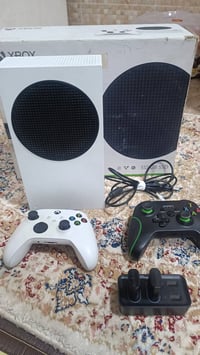 للبيع اكس بوكس سير يس اس نضافة 100/100 انتاج 22 ويا يدات ثنين وبطاريات...