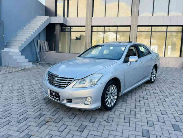 شاهینە بڕاوە .
2009حووتە
مەکینە 200  بێ دووکەڵ.
ناو کریمی  .
سڵایت 
ئاوێنە ئیشارەت
شاشەو کامێراو حاسە .
سووکان کارەبا .
کووشن کارەبا .
مەجمووعە سووکانی لێکزس .
تەقەو ڕەقەی نییە .
سەقفی زۆر جوانە .
داژبڵی جوانە شکاوی نییە 
 .ساردوو گەرمی بەسراوە .
برێکی بەسراوە .
کامل مەسرەف کراوە .
عەشیای سنووقی تیایە.
سعری 46گەڵاو مەجال .
قرچێکی  بچووکی هەیە لەپێشەوە
***********
***********سەیسایەق
