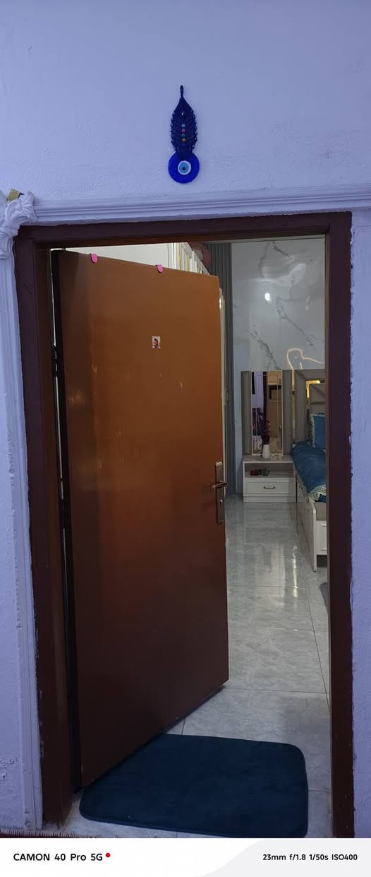 دار للبيع طابو ملك صرف المساحه ( ١٥٦ ) مربع الموقع بدايه الحي العسكري نزلت الشهيد عمار على الشارع العام بدايه الحي العسكري الاتصال على رقم( *********** )( *********** )
