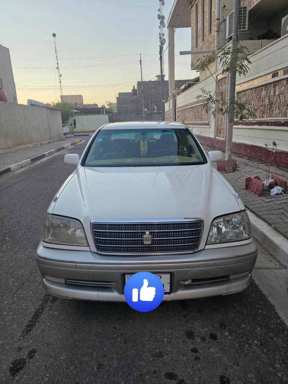 ملكة جنون 2003 للبيع $
السيارة جاهزه من كلشي 
مكينه D4 صغيره وكير وحداديه كلشي جديد 
نص فول / دكمتين / جام اوتماتك
السيارة بسمي وتحويل  ثاني يوم
بيها ضربه ستوته بلامامي بدون دواخل كلشي ما نبدل بسيارة فقط ( البنيد ) 
السعر ( 140 ) وبيها مجال
العنوان ( البصرة / الدير ) 
***********
