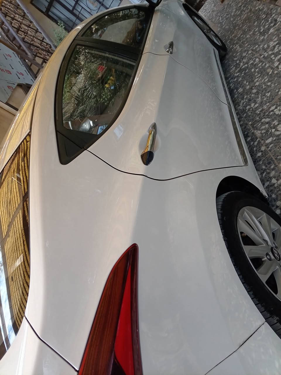 السلام عليكم النترا موديل 2015 خليجي فول مواصفات عدا البصمه
المواصفات 
1-سلايت روف 
2-شاشه كبيره 
3-مري شفط 
4-اشاير بالمري 
5-تبريد قطعتين 
6-تحكم ستيرن 
............................. 
تبريد و تدفئه 
تخم تاير جديد 
سنويه مجدده إلى 2028
رقم بغداد الدولي 
................................ 
ملاحظة. السونار مرفق بالصور 
السعر127 وبيها مجال كلش  بسيط 
للاستفسار أكثر ***********
                     ***********
..........................................................................
