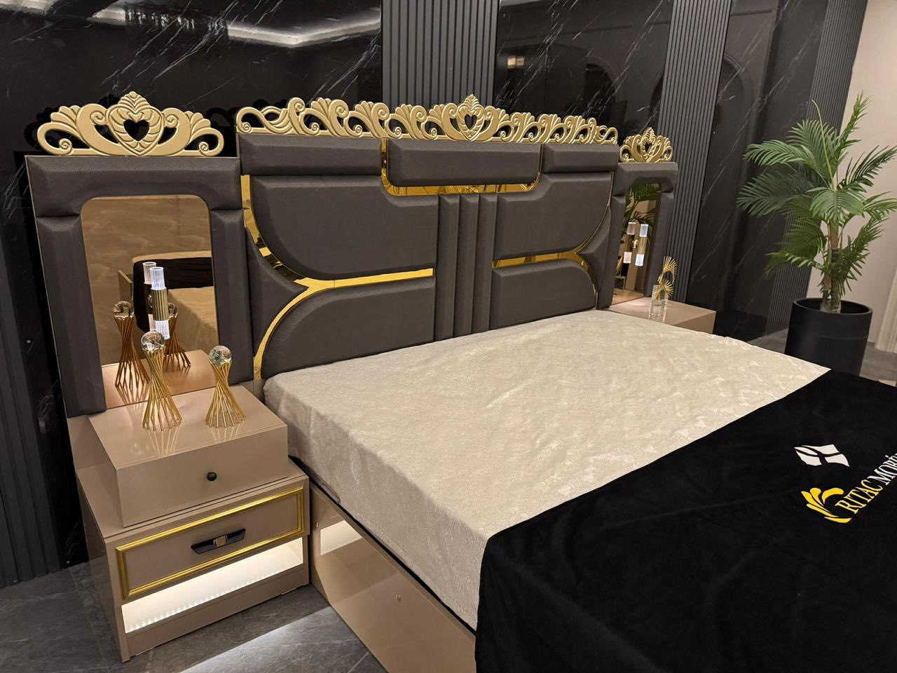 ✨ موديل انوني برو المودرن ✨

🛋️ تصميم راقي يجمع بين الفخامة والراحة

🔹 المواصفات:
▪️ 11 قطعة
▪️ كنتور مع ملحق 335 سم
▪️ ضهر بلوك قوي ومتين
▪️ براغي + چوي حديد لثبات عالي
▪️ سرير مخزن (جك) عملي
▪️ صبغ حراري بجودة ممتازة

💯 خيار مثالي للي يدورون الأناقة مع المتانة

📩 للحجز والاستفسار:
📱 *********** (واتساب متوفر
