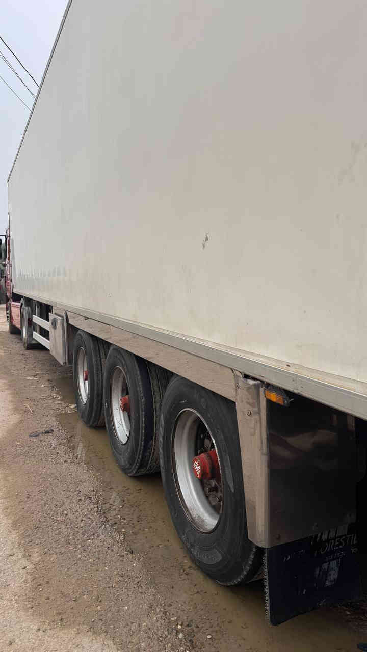 سلام عليكم براد البيع موديل 2002 بحرك اسبي ثري اربع دكم شاشه زقيره  دنكير علاك مجموع بيبي بنز كاعيه جكر اتفاع 60ستندر سمك 7 ***********الاستفسار عله رقم
