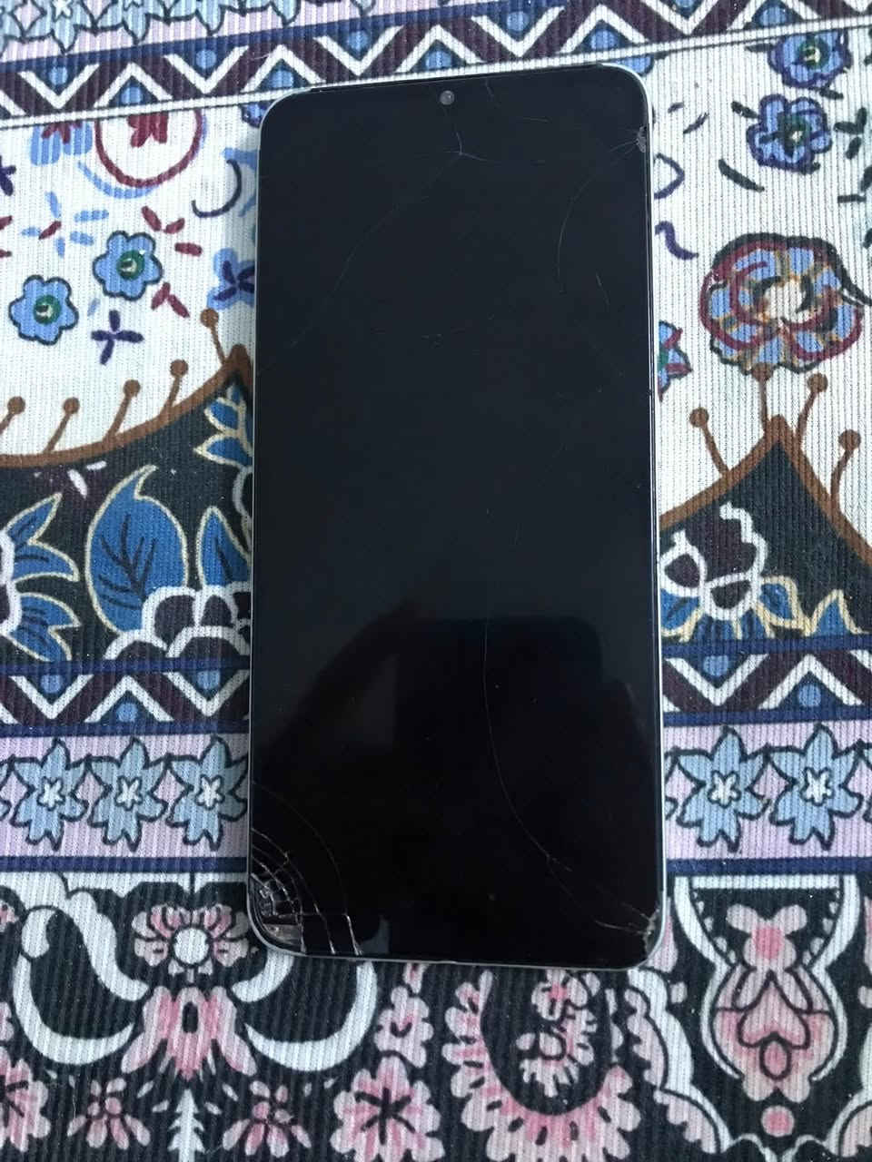 السلام عليكم
جهاز للبيع مواضفات قويه وسعره مناسب جدا 
جهاز ريلمي NOTE 60x  اصدار 2025 
ذاكره 128 
خطين  
جهاز قوي العاب واستخدام شخصي  بي فطو بالشاشه مماثر ع اللمس نهائيا 
اشتريته جديد بـ 380
وهسه توازيت ع بيعه 
خليت صورتين للغيوم اخذتهن بكامرته 
سعره 65 الف 
مكاني بابل ابي غرق اتواجد بمركز الحله 

***********
