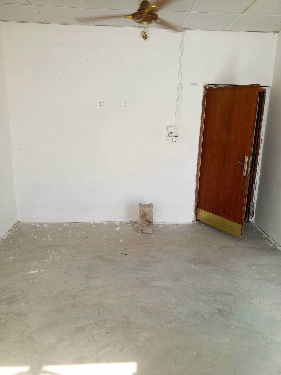 السلام عليكم
دار للبيع
نوع العقار ٢٣٠
مساحه ١٠٥ بناء ١٠٠ مربع
يتكون من حديقه طرمه كاشي
ستقبال +صاله صغيره +صاله كبيره
+مطبخ +غرفه منام+منور +حمام تواليت مختلط صب +السق سندويج ضاغط +الارضيه صب بل كامل من عده طرمه كاشي الدار داخل بلديه +طابو صادر وارد اكتبك عليه باي مكان موقعه كاطون رازي خلف المشروع قرب جامع سيد طارق النعيمي تبليط يبعد عن البيت ٨امتار كلشي قريب عليه مدرسه جامع اسواق البيت كامل وطنيه مولد انره نت سعر كل هاذه البيت ٢٦ مليون بي مجال بسيط الي حاب يتفضل على هاذه رقم او ماسنجر ***********
