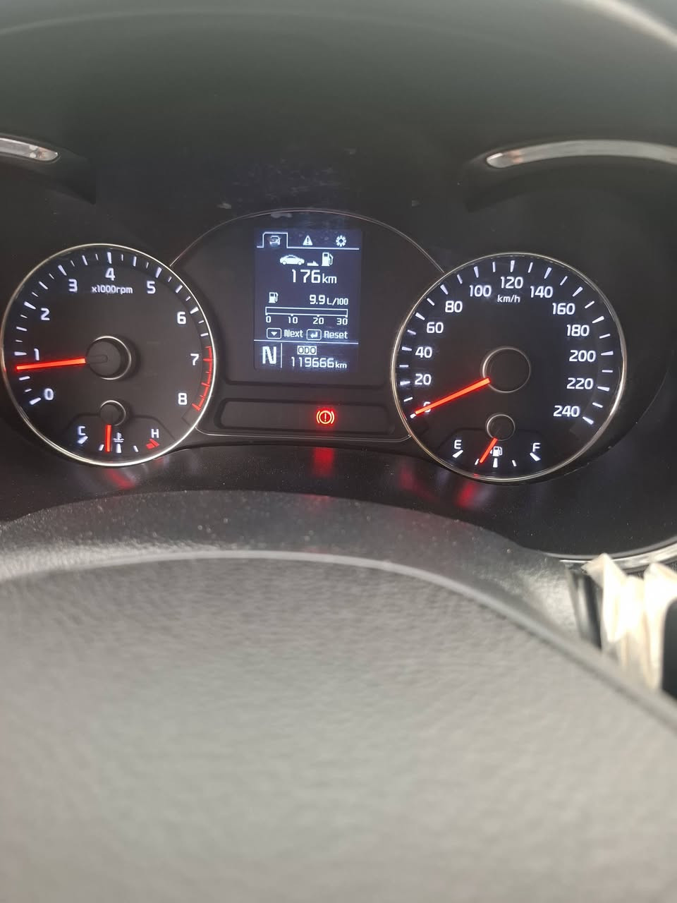 سلام عليكم سياره سيراتو مديل 2016 فول ماعده اسويج مو بصمع وخليجي تبريد خلفي تحكم مري وموري شفاط وتحكم ستيران وفتحه سقاف ورقم اربيل بسم شركه ورقم الجديد انكليزي وسياره احله من الصوره وماشيه 119الف  حقيقي وماعيزه برغي وراعي السياره بل نجف والشراي بي خير ويدلل  وغير متواجد عله الفيس وراعي للسياره موجود رقمه ***********
