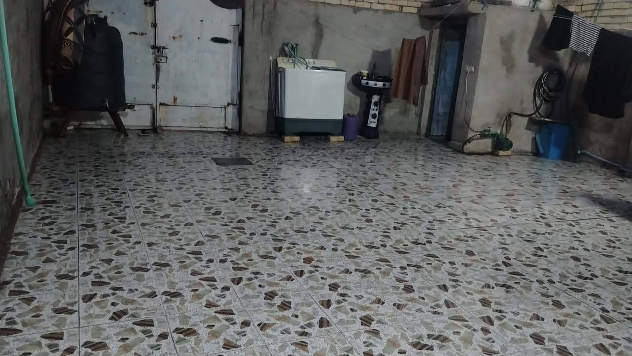 السلام عليكم ..
للبيع بيت 150,متر مسلح طابوق 
 الدوانم حي الجوادين ..شارع ابو حسين المضمد ..

استقبال 
مطبخ 
صالة 
غرف نوم عدد 2
منور عدد 2
صحيات 
كراج البيت موضح بالصور 

الاتصال ***********
موجود على الواتساب
