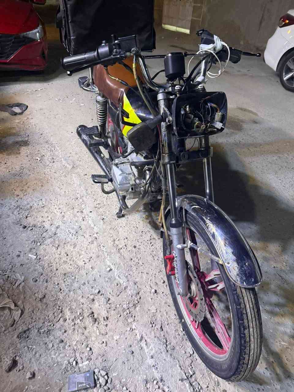 سونك ٢٢ للبيع نقصها صفاحية ودشبول كامل ينزل من سعر والمكينة جيب اي فيتر وياك وافحص تايرات جدد وباتري جديد يرادلها ترتيبات ذب عليها ١٠٠ الف ترجع مثل مجانت سعرها ٤٢٥ وبيها مجال رقم ***********
