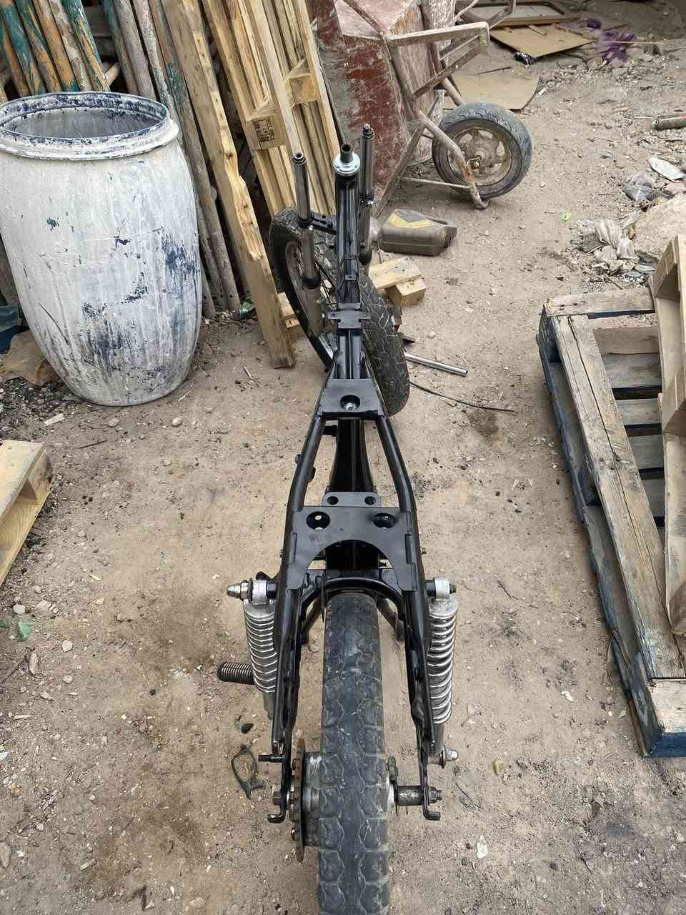 السلام عليكم شباب شاصي اربع كير شاصي نضيف ومابي خياس ولالحيم +ويل امامي وخلفي هوه تايراته وماشه شوفت عينك  سعر125 وبي مجال لطيبين  مكاني حي الاطباء قرب مطعم الماعون مامتواجد علنت شراي يتصل ***********
