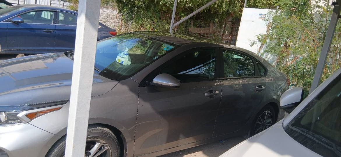 كيا فورتي موديل 24 ماشيه 50 الف نص فول حادثه كما موضح بصورة جاملغ حار وباب بارد وطعجه بالبنيد بارد رايده ب156 وبيها مجال بسيط تفاصيل اكثر او ستفسار اتصل 
*********** مكفوله كفاله عامه عده حادثه فقط ايرباك سليم
