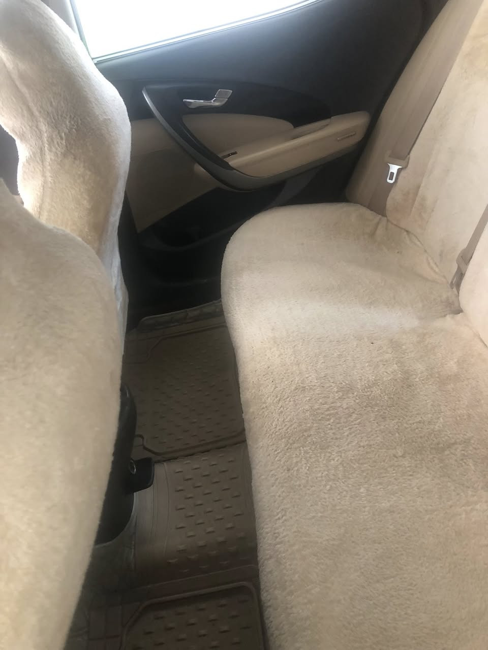 هونداي ازيرا 2015 خليجي محرك مامفتوح مكفولة من الصبغ والبارد رقم اربيل دولي جاهزة من كلشي ب145$ وبيها مجال او مراوس حسب القناعة الاتصال بالرقم ***********/تكريت القادسية شارع الگراج
