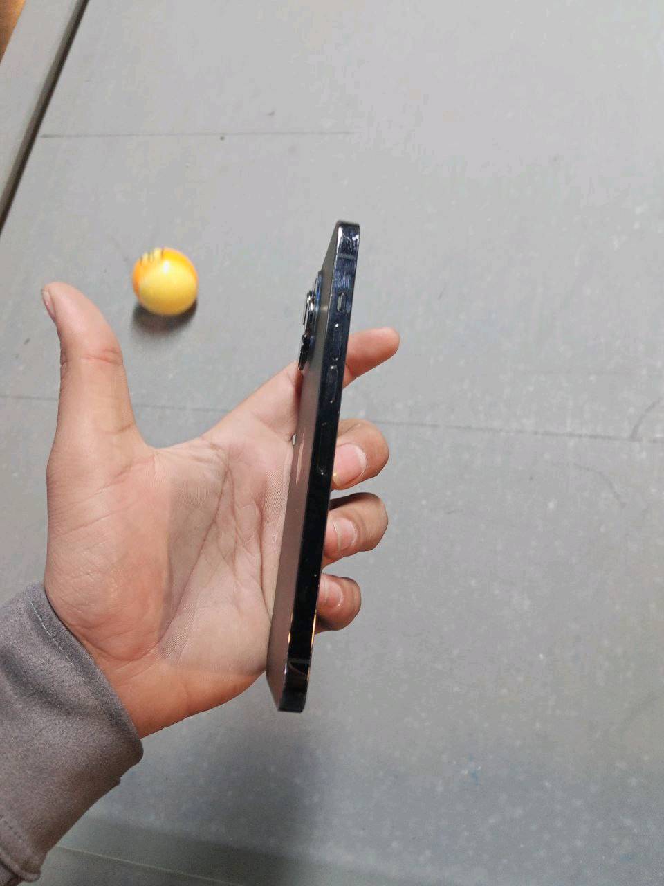 السلام عليكم 
ايفون 13 برو ماكس للبيع نضيف نضافه فول الجهاز وتر بروف الذاكره 128 البطاريه 88 السعر 650 وماكو 13 بهيج سعر تره التواصل خاص موجود او واتساب *********** .