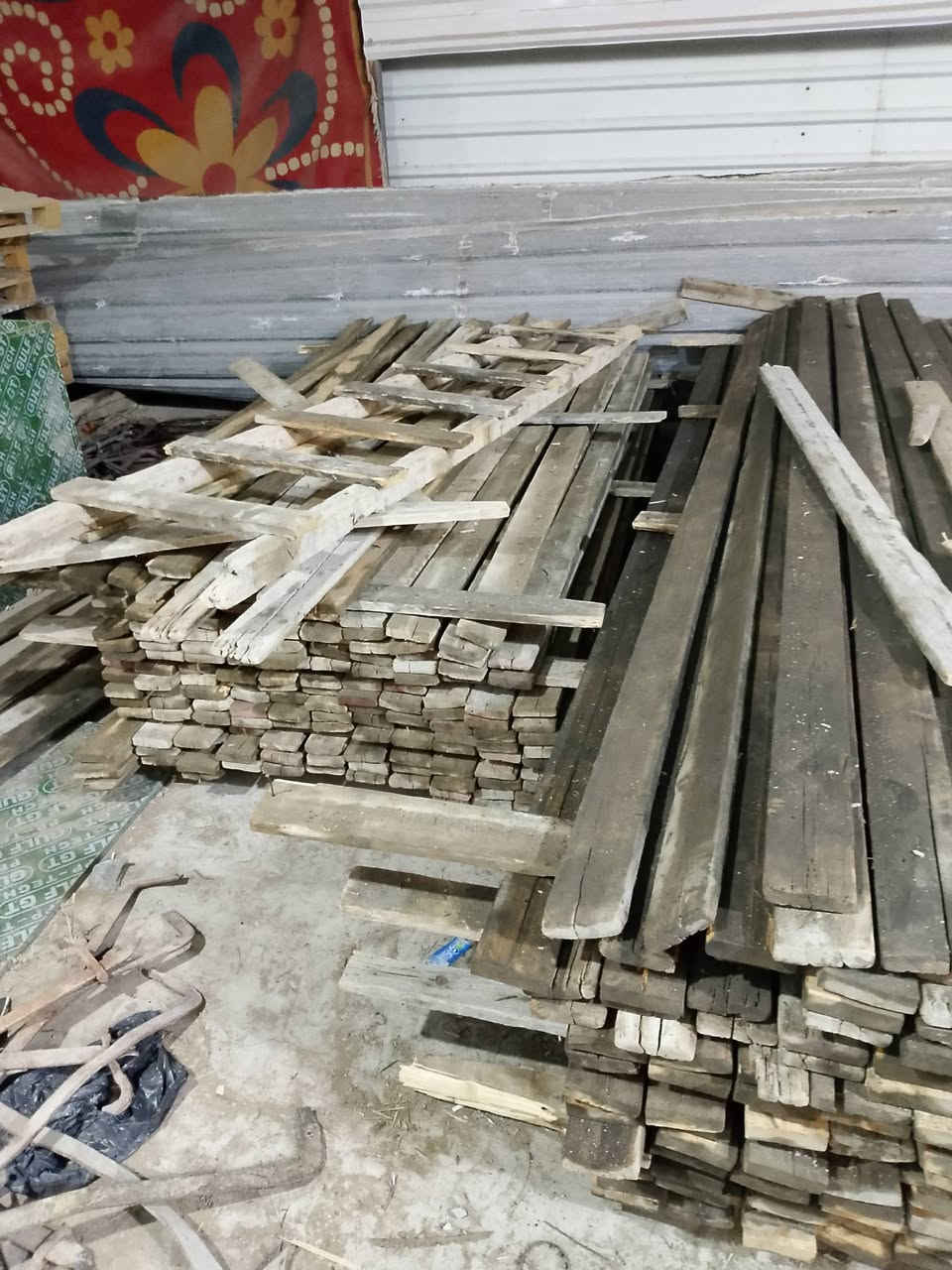 السلام عليكم لوح 4 متر و3 متر وسير 3 متر وجكات 5 متر ***********
