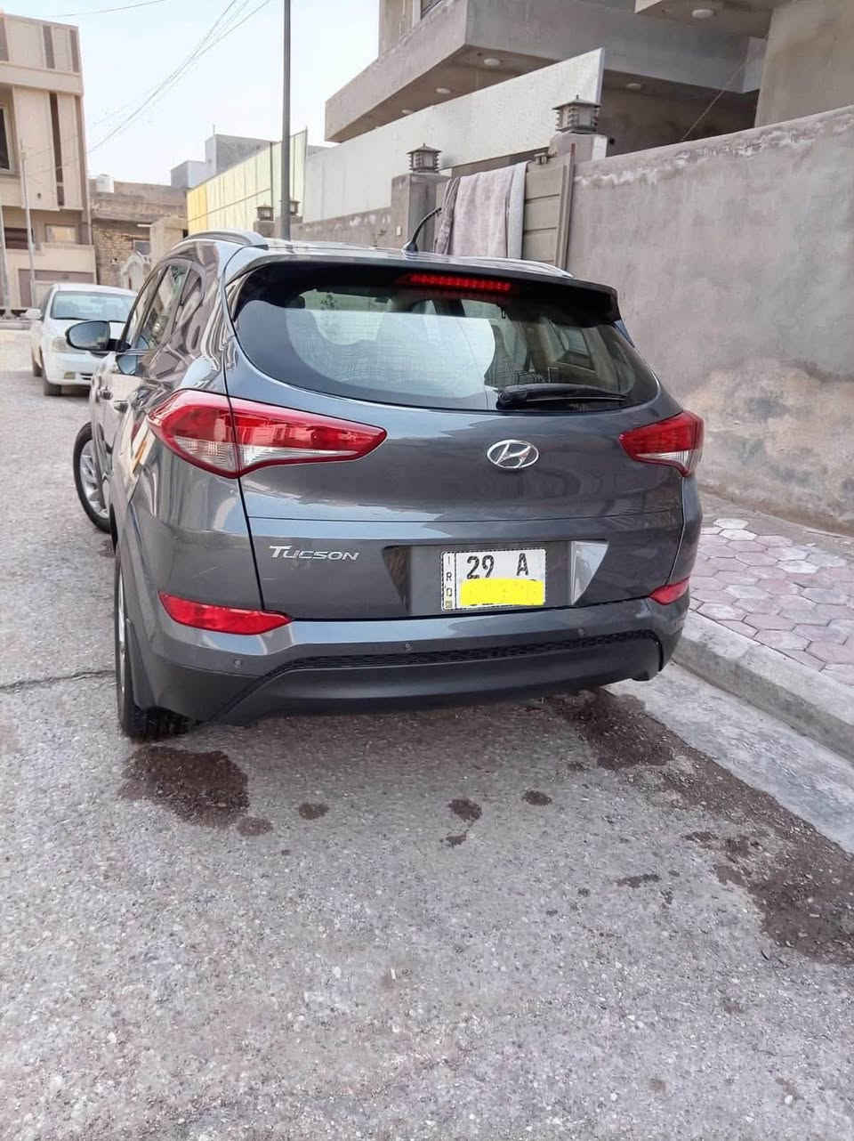 السلام عليكم توسان موديل ٢٠١٨ خليجي بيها رشات الكويت سونارها منشور مع الصور رقم واسط الجديد باسمي ماشيه ٢١٧ السياره جدا نظيفه مكينه ٢٠٠٠ دوش تبريد قطعتين مري شفط تحكم استيرن لد نهاري ولد ليلي تخم تاير جديد سويجاتها ٢ البلاديه  ارضيه مغلفه جلد السياره بالكوت مركز المدينه السعر المطلوب ١٥٧$ ***********
