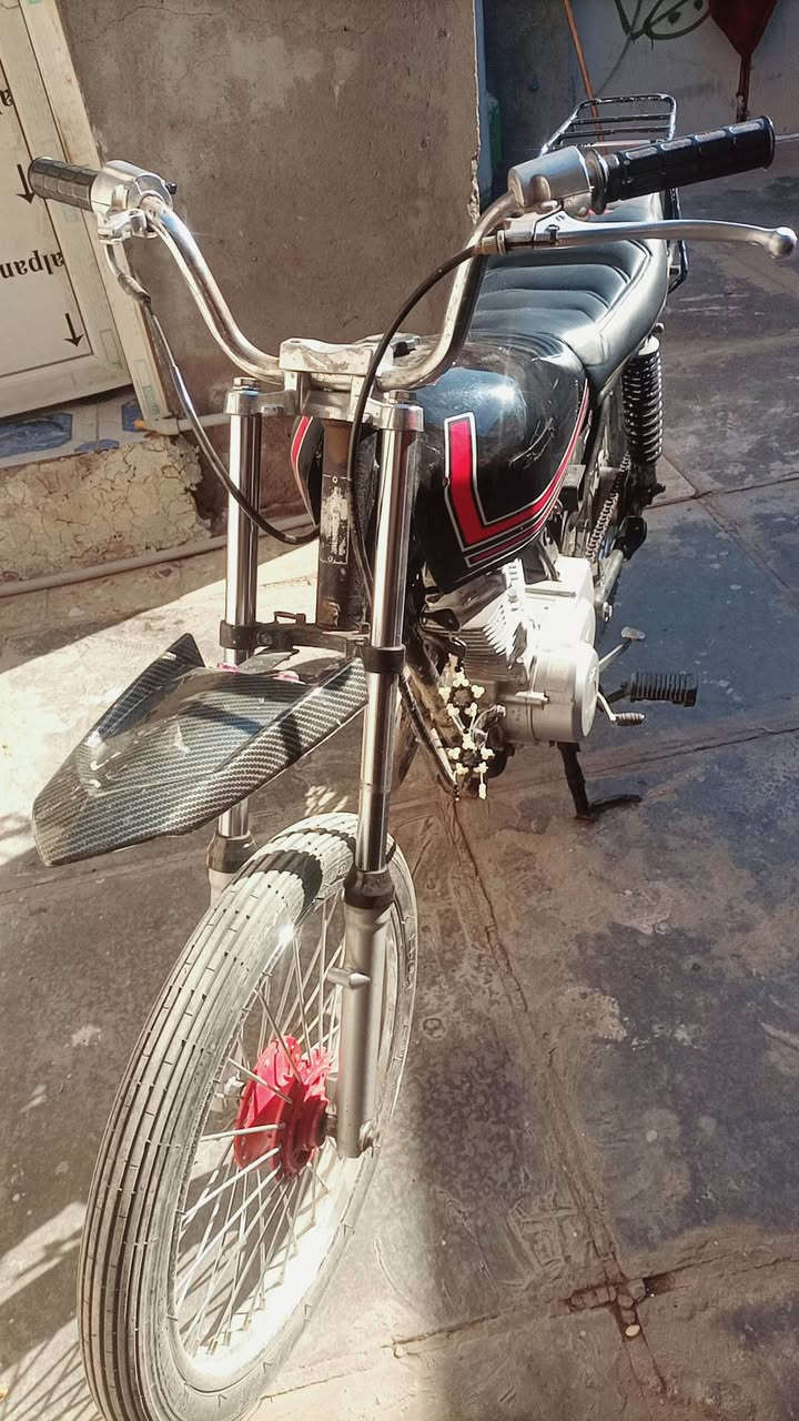 سلام عليكم دراجه البيع موديل. 16 وراق صولي مكينه شاصي مكفول سعره 850 لا مو شراي لا يتعبني ما متواجد خاص ***********
