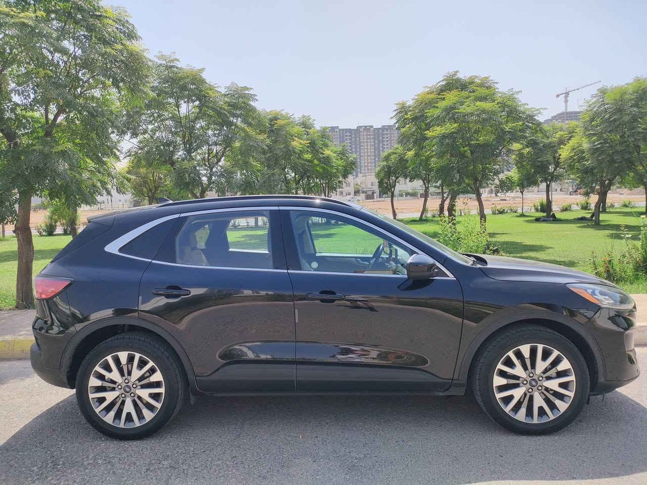 Ford ESCAPE titanium 2021 2.0T
فول مواصفات✨

🔹محرك 2.0T توربو حجم مرغوب 

🔹 محرك أربع سلندر مرغوب 
 
🔹 دبل إكسل بخمس وضعيات قياده
🔹كود باب Door code
🔹بصمة شغال
🔹تشغيل عن بعد
🔹 كوشن جلد
🔹كوشن تدفئة + خزن ميموري 
🔹 سكان هيتَر
🔹 گيج الكتروني
🔹 صندوق جك 
🔹 بريك بصمة أوتو هولد Auto hold
🔹نظام إيقاف وتشغيل المحرك التلقائي عند التوقف Auto start-stop
🔹رادار امامي مع نضام مثبت سرعة زكي Adaptive cruise control 
🔹نظام المساعدة في البقاء داخل المسار Lane keeping
🔹باب صندوق خلفي يفتح تلقائيا بالقدم Hands-free 
‏lift-gate
🔹 ماشي 75 الف ميل
🔹بيه قطعة صبغ بنيد فقط بدون دواخل بدون شاصي،بدون ايرباك
🔹گير و محرك شرط
🔹سياره رقم دهوك
📍مكان اربيل.. موصل
         السعر 175$
📞 *********** الشراي يتصل
