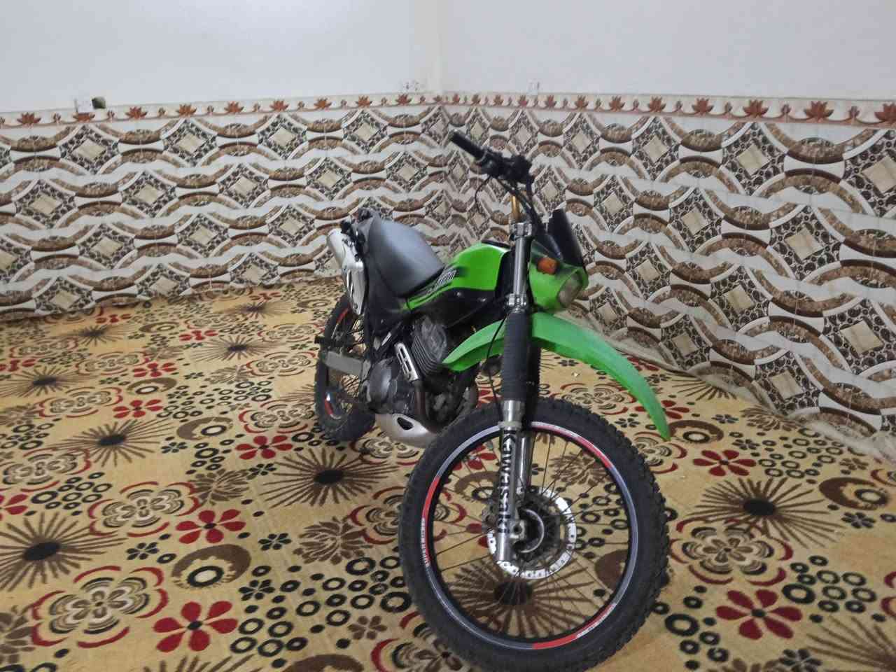 السلام عليكم  قفاز كاوسكي  نضيفة  المكان ميسان البيع شراي يتصل ***********

