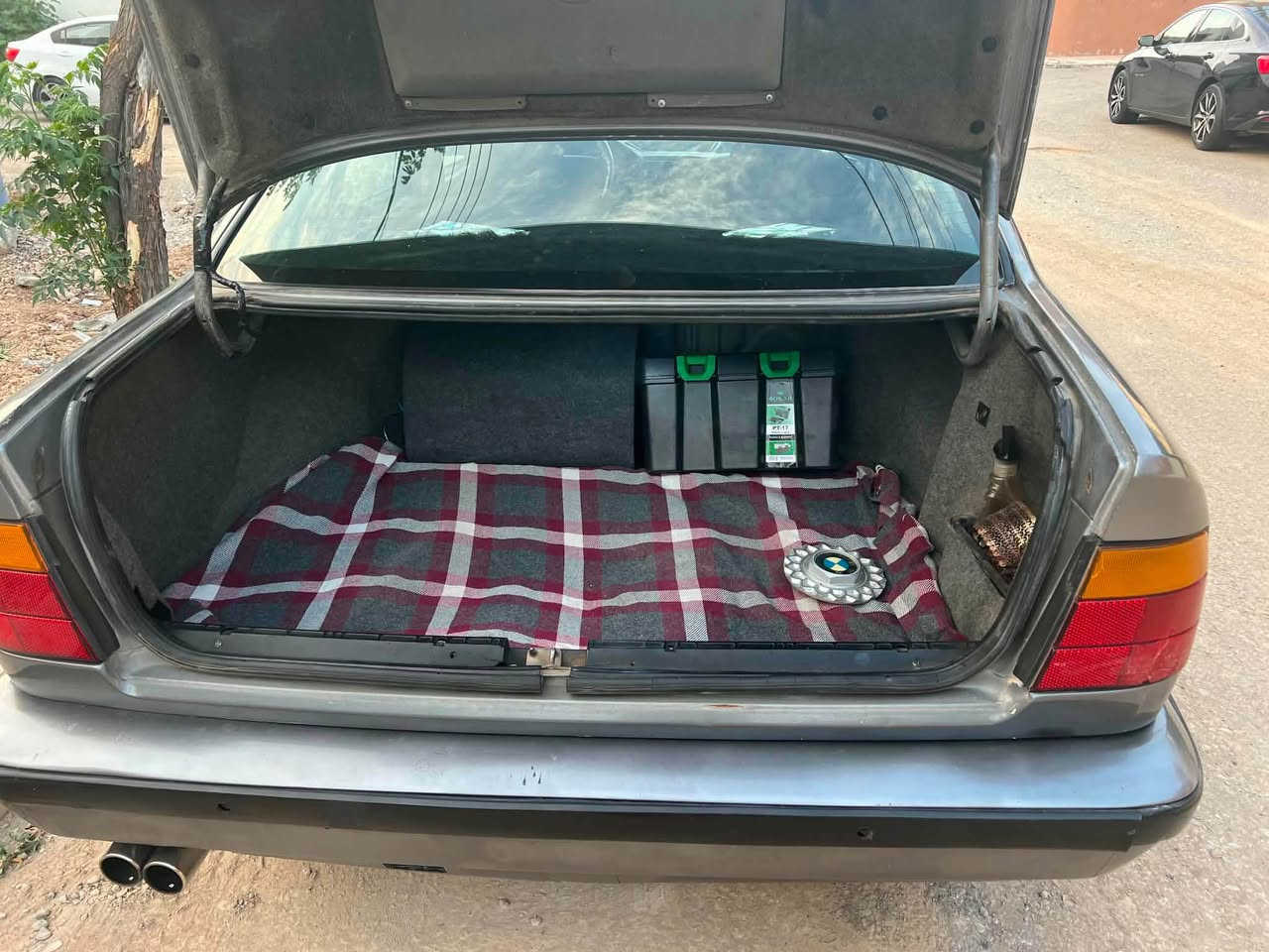 سەرەتا بەناوی خوا
BMW 1990 525
گێڕعادی 
دوو جام کارەبا 
کامل مەسرەفی کراوە 
بە شەرتی گێڕ و مەکینە. تەنانەت بوخاریشی نیە  
بێ دەعم و لێدراو 
ڕۆنی تازە گۆڕاوە تایەی سفر  
ئاڕم پلاسیکی سلێمانی ٤٥ گەڵاو مەجالێکی برایانەی تیایە  
0773 150 6515 سلێمانی . السليمانية, العراق
